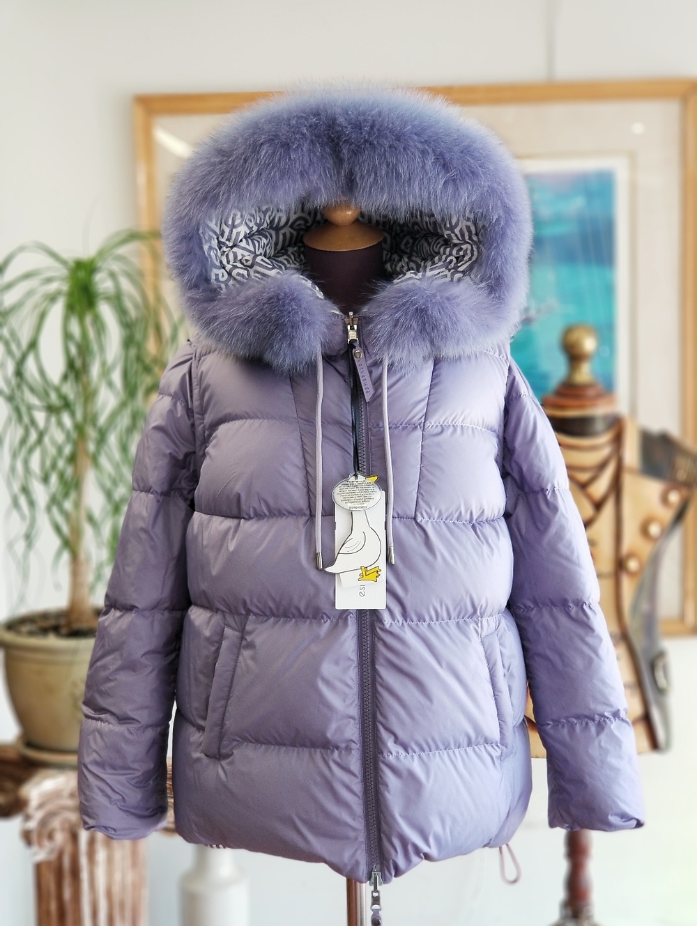 Reversible Goose Down Puffer Jacket with Detachable Sleeves And Fox Fur - Picture 4 of 10